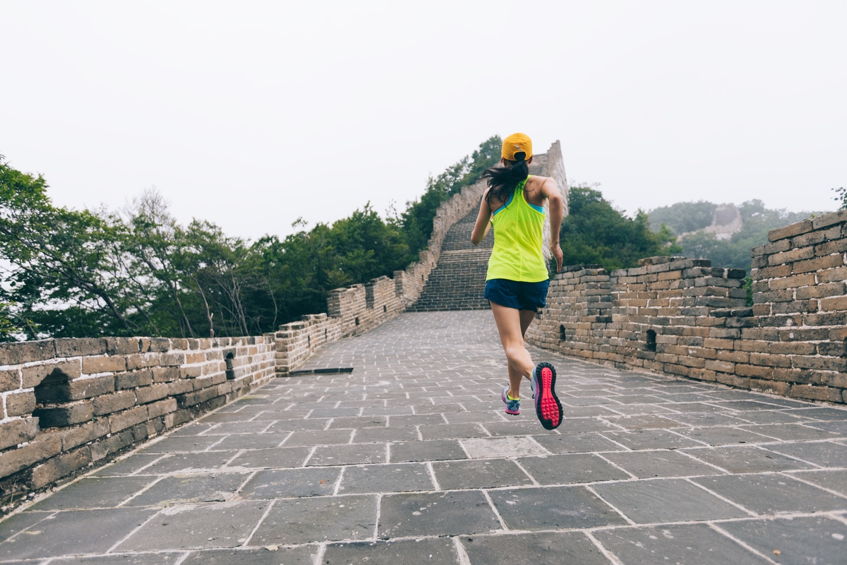 Woman runs along Great Wall of Chine, epic marathons