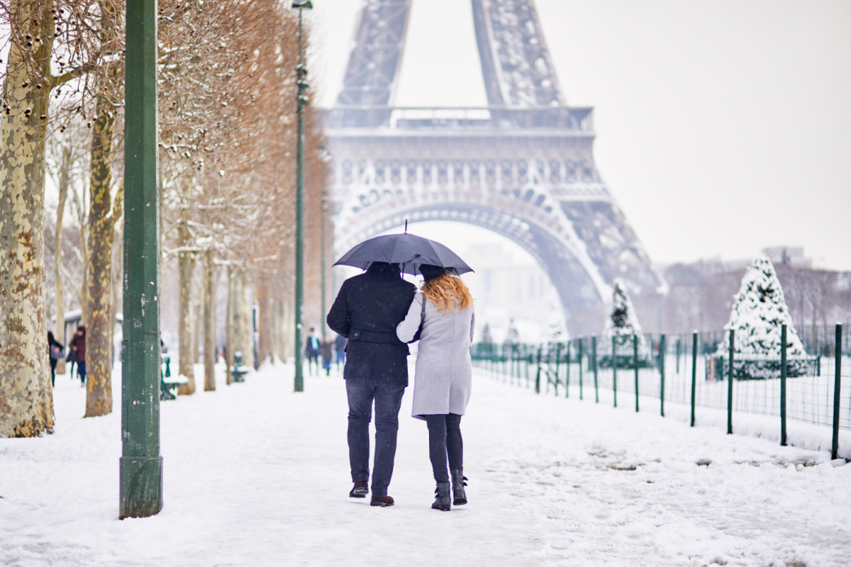 Walking in snow in Paris