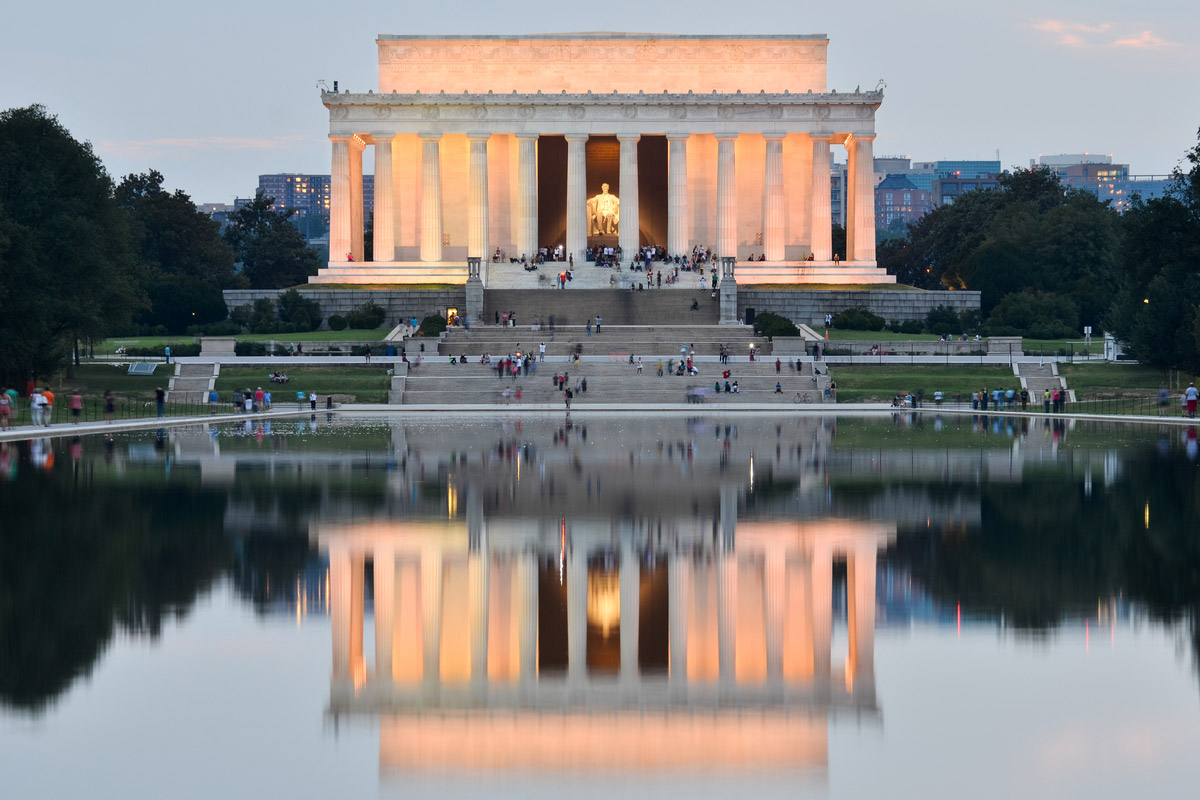 The Lincoln Memorial and the mirror reflection on the pool